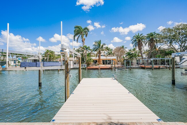 Foto del edificio - 14827 N Bayshore Dr