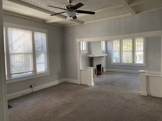 Foto del edificio - 1002 Spain Ave