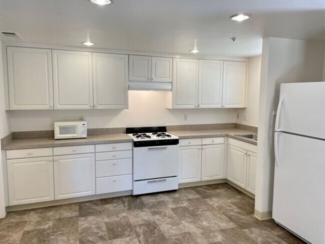 Building Photo - Stafford Townhouses