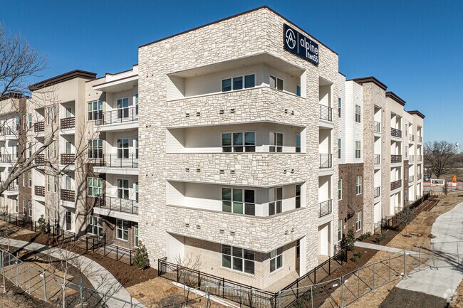 Foto del edificio - Alpine Ten55