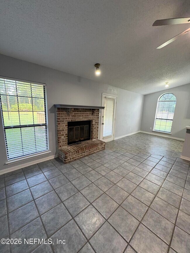 Foto del edificio - 12948 Gillespie Ave