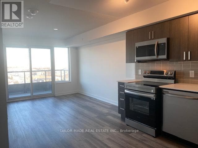 Building Photo - 1480 Bayly St