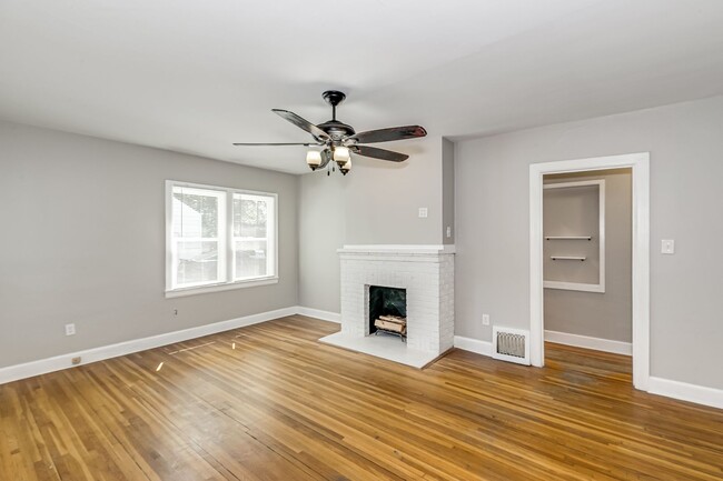 Foto del edificio - Gorgeous Crown Heights Home with Basement!