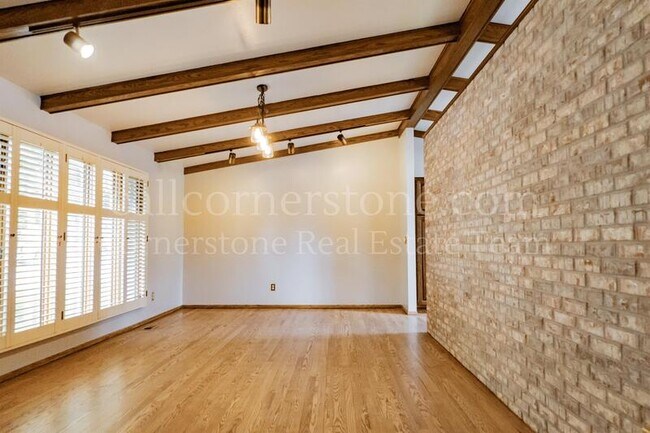 Foto del edificio - 3427 Clubheights Dr