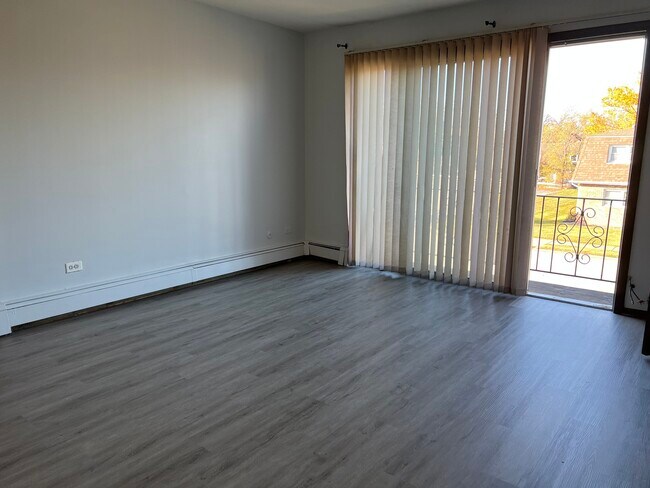 Building Photo - 9735 Ravinia Ct