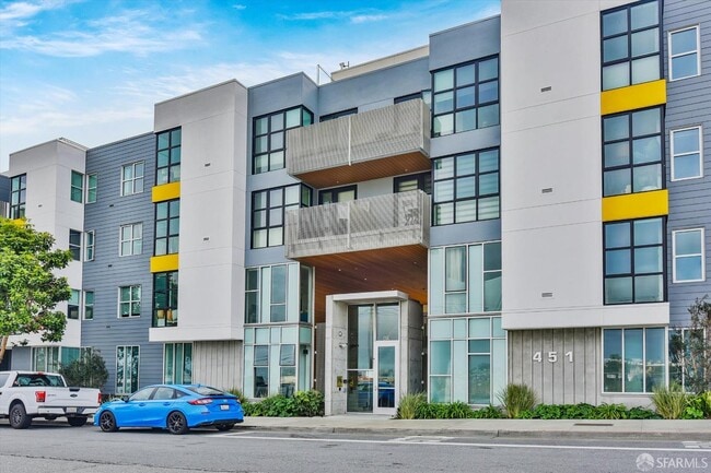 Building Photo - 451 Donahue St