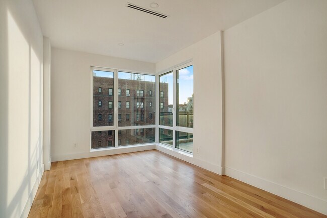Building Photo - 2155 Caton Ave