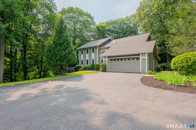 Foto del edificio - 32 Horseshoe Ridge Rd