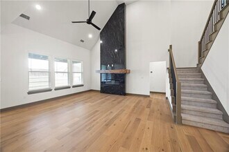 Building Photo - 1241 Mammoth St