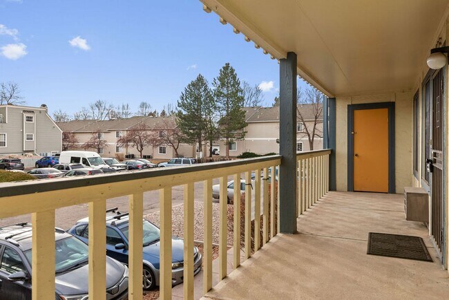 Foto del edificio - Prime CSU Campus West Living – 2 Bedrooms with Private Baths