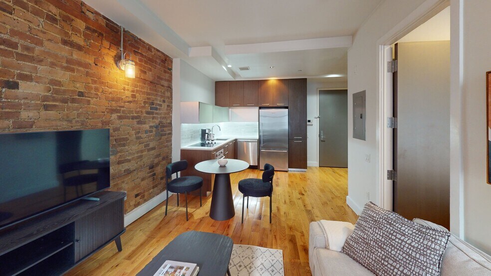 72 Willoughby St
