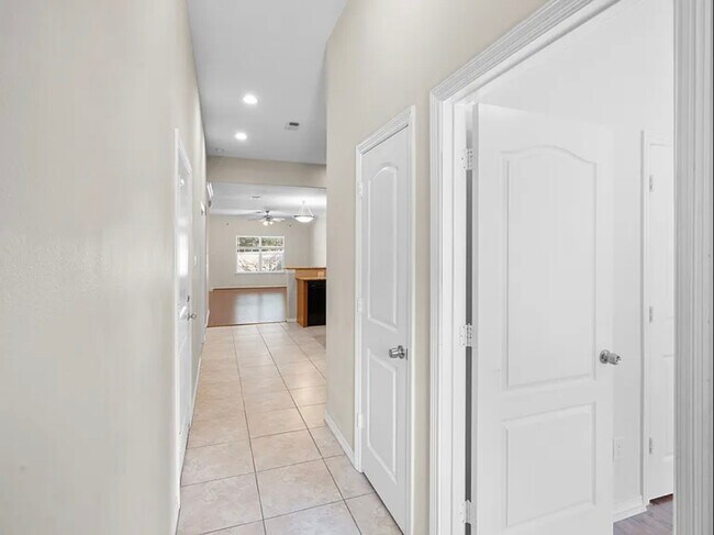 Building Photo - 111 Harbour Town Cir