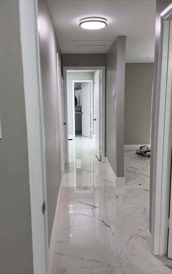 Foto del edificio - 6574 NW 3rd St