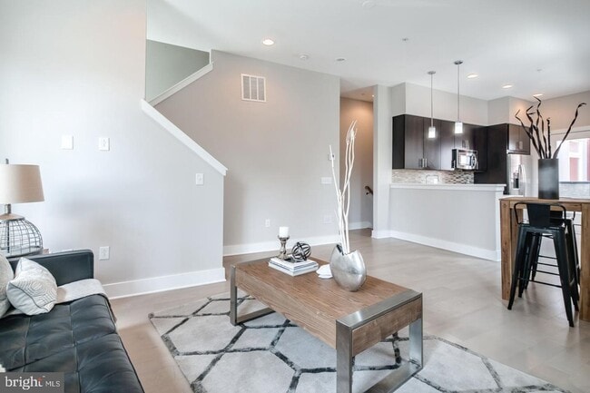 Building Photo - Northern Liberties Townhome with Parking