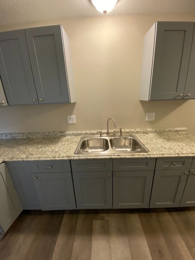 Building Photo - Available Now- 2 Bedroom updated apartment...