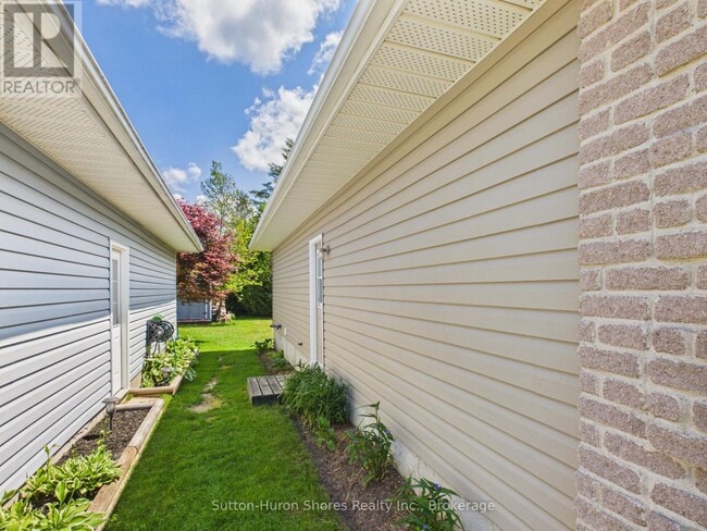 Building Photo - 14 Eastgate Dr