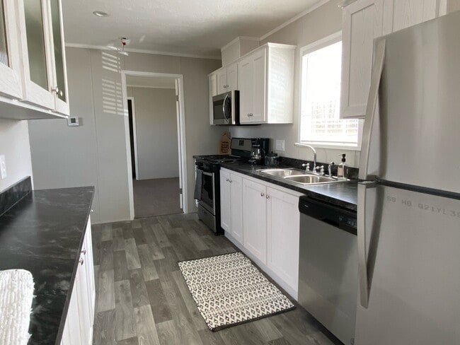 Foto del edificio - 5203 Rhine Dr