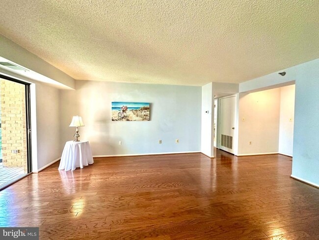 Foto del edificio - 3310 N Leisure World Blvd