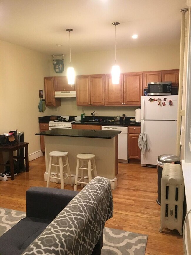 Building Photo - Awesome Student Apartment