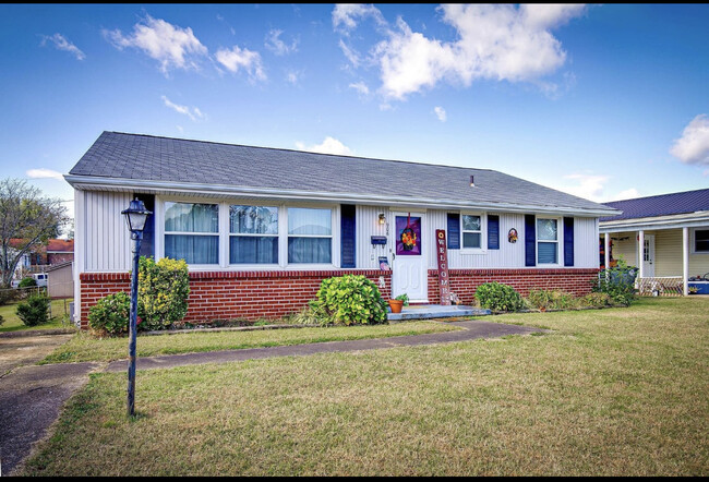 Building Photo - 906 Morison Ave