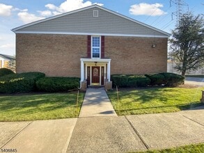 Building Photo - 605 Grove