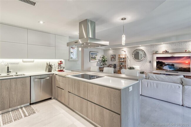 Building Photo - 121  Crandon Blvd 250 Key Biscayne Fl 33149