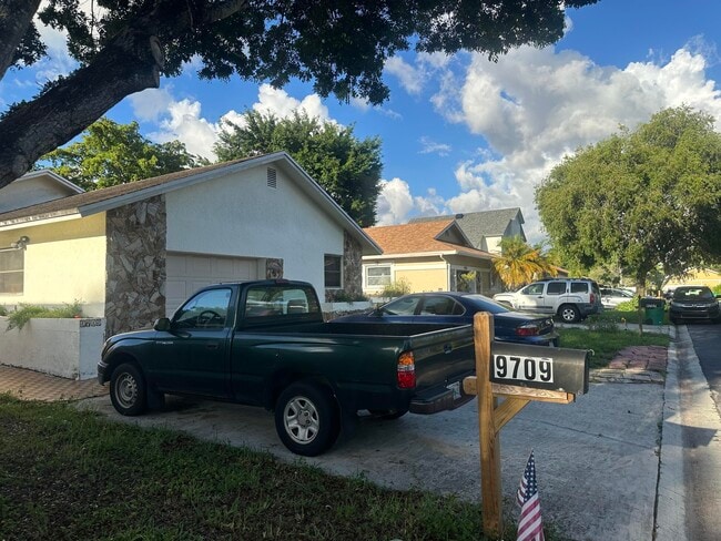 Foto del edificio - 9709 SW 57th St