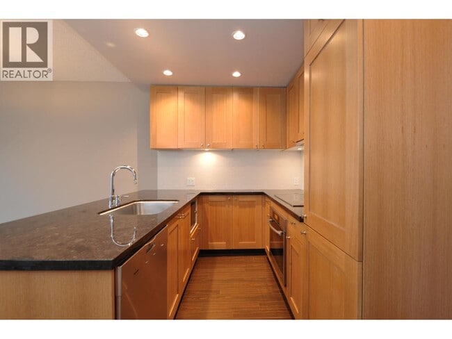 Building Photo - 821 Cambie St.