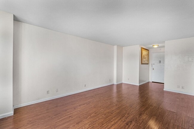 Building Photo - 201 St Pauls Ave