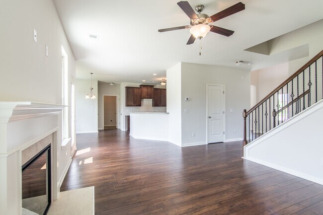 Foto del edificio - 718 Still Hill Ln SE