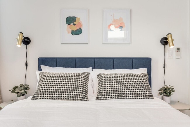 Building Photo - 1215 E Union St