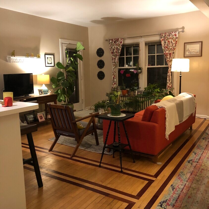Open floor plan - 2052 N Summit Ave