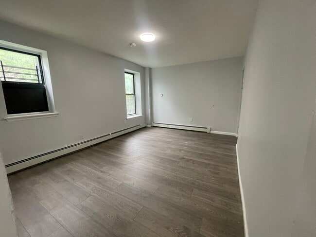 136 Grant Ave 2A - 134 Grant Ave