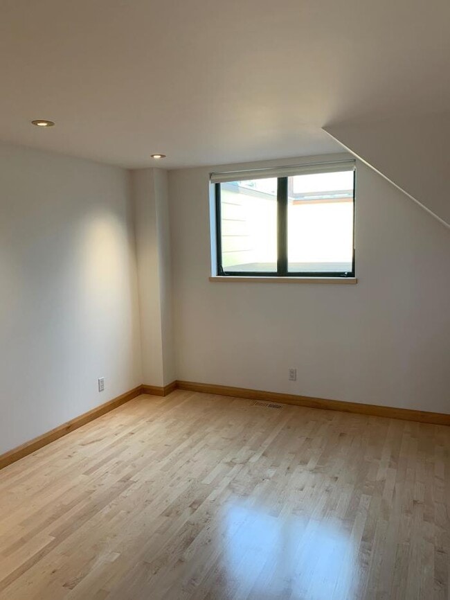 Building Photo - 1 bedroom in San Francisco CA 94110