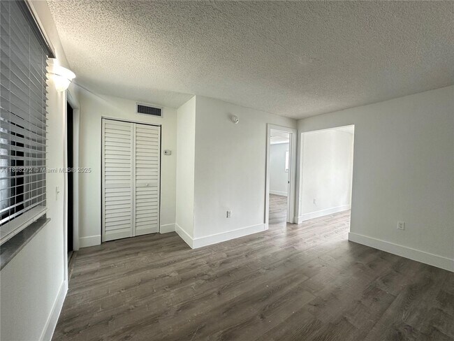 Foto del edificio - 529 SW 4th St