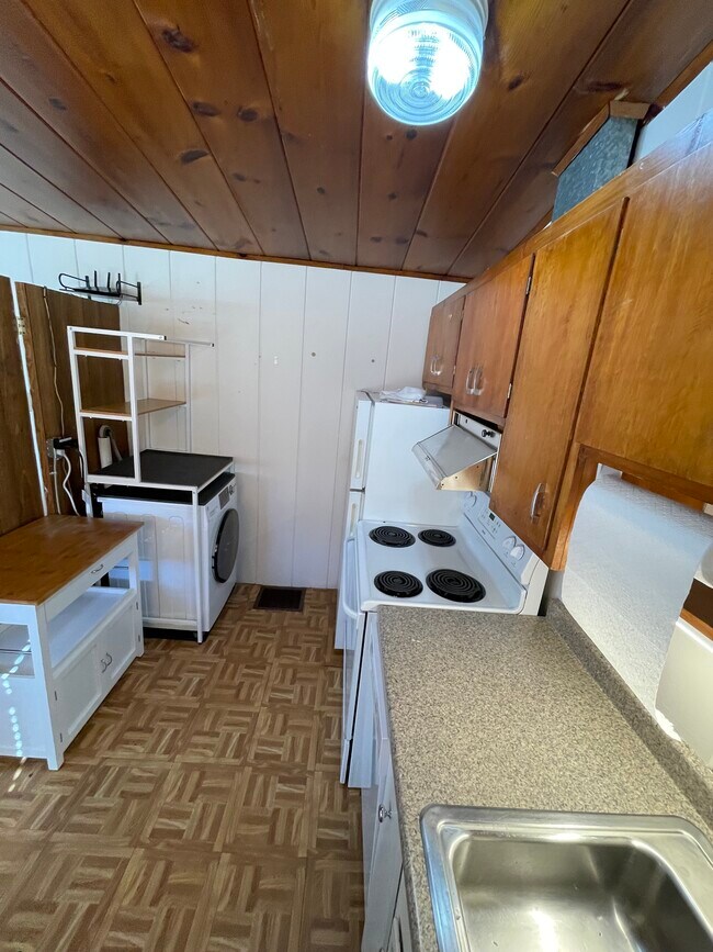 Galley style Kitchen/Laundry - 34 Warren Ave