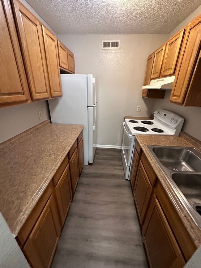 Foto del edificio - $695 - Accepting SECTION 8/ Housing Voucher 3 bedroom / 1 bathroom - Newly remodeled Apartment