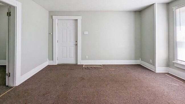 Building Photo - PRELEASING for AUGUST! Close to Campus; In-Unit Washer and Dryer