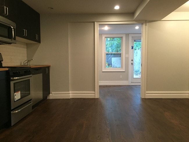 Building Photo - 685 Madison St