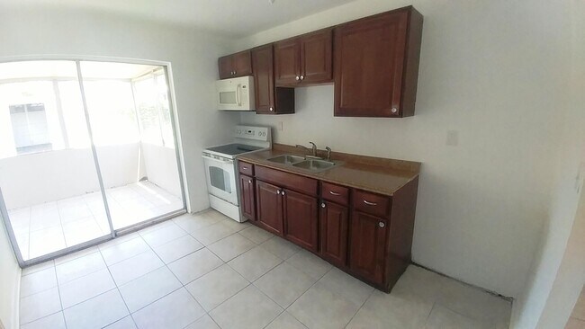 Foto del edificio - 5702 Briarwood Ave
