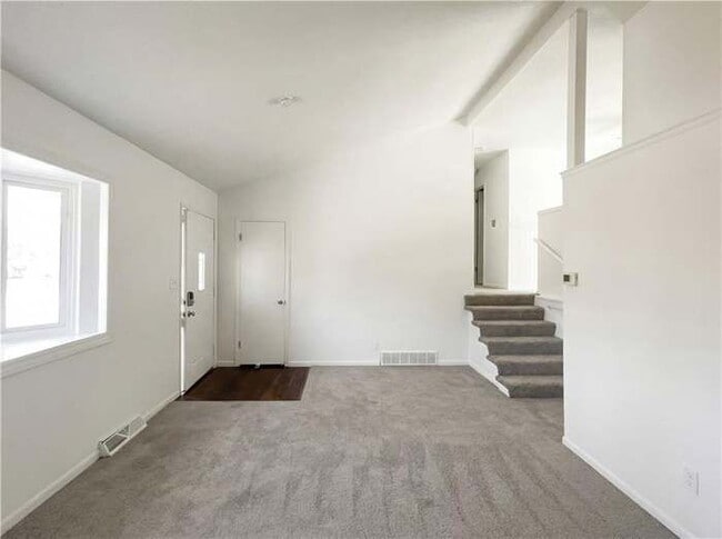 Building Photo - 5342 N Palmer Ave