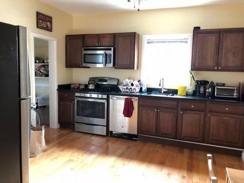Building Photo - 3 bedroom in Somerville MA