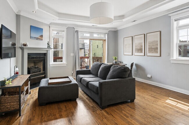 Foto del edificio - 3755 N Wilton Ave