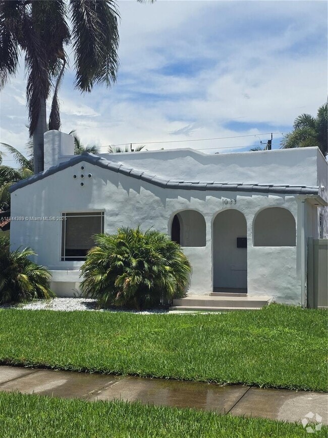 Building Photo - 1033 Tyler St