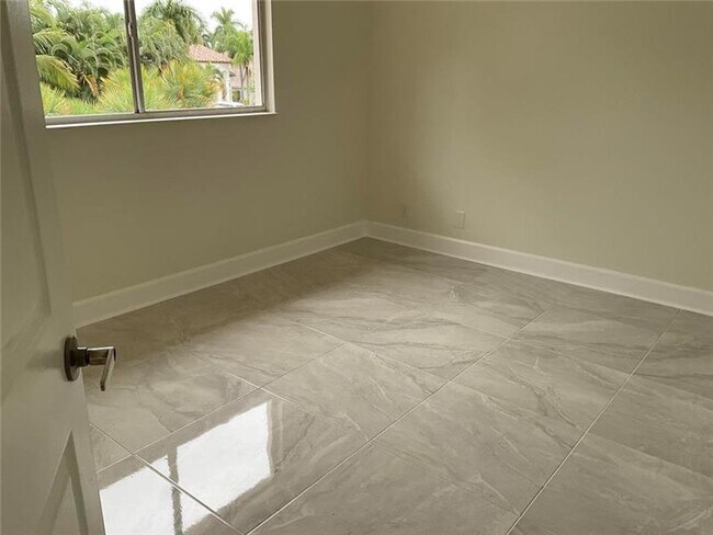 Building Photo - 10969 Bal Harbor Dr