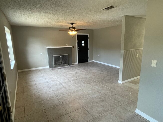 Building Photo - 302 Penrose St