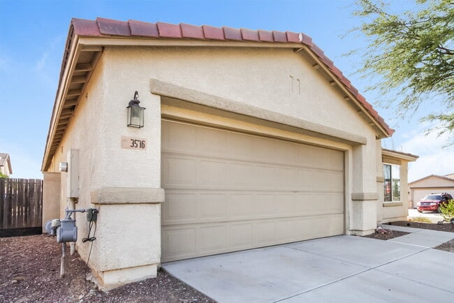 Building Photo - 3576 E Mecate Rd