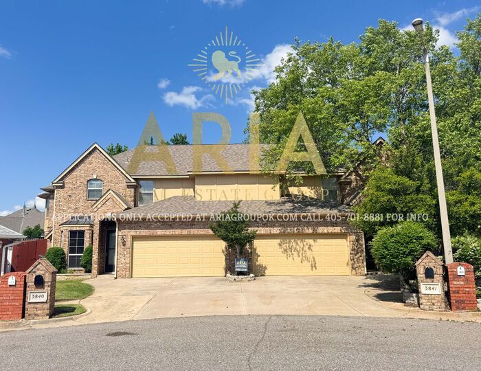 Foto principal - STUNNING 3 BED/2.5 BATH BROOKHAVEN DUPLEX!...