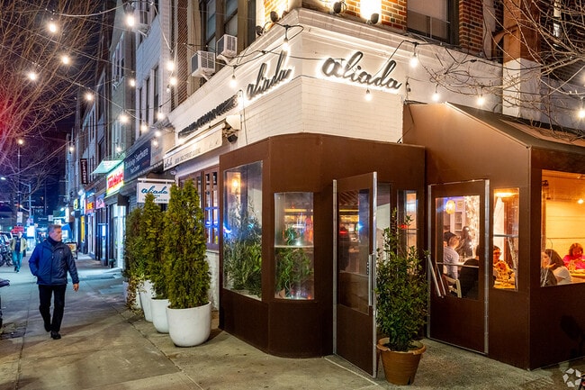 The restaurants of Astoria light up the street of Broadway at night, like Aliada Restaurant.