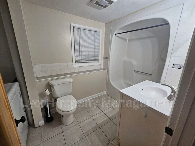 Foto del edificio - 47 N Pleasant St